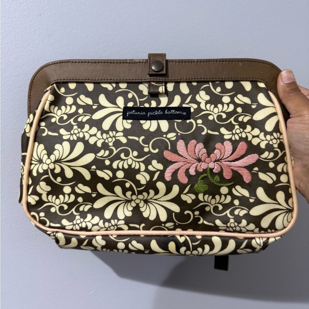 Petunia Pickle Bottom Floral Pink And Brown Cross Town Clutch Wristlet & Pad G